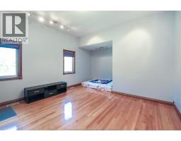 1747 CHORNOBY CRESCENT - 20