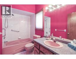 1747 CHORNOBY CRESCENT - 22