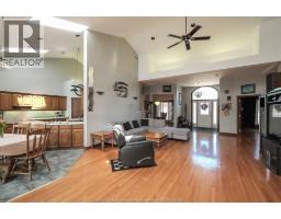 1747 CHORNOBY CRESCENT - 3