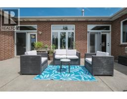 1747 CHORNOBY CRESCENT - 35