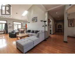 1747 CHORNOBY CRESCENT - 4