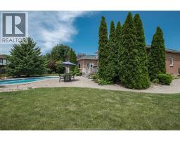 1747 CHORNOBY CRESCENT - 40