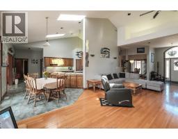 1747 CHORNOBY CRESCENT - 5