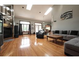 1747 CHORNOBY CRESCENT - 6