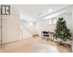 686 MCKAY AVENUE - 19
