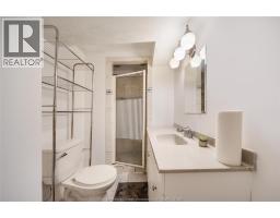 686 MCKAY AVENUE - 25