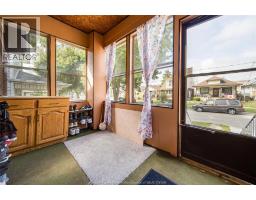 686 MCKAY AVENUE - 4