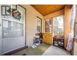 686 MCKAY AVENUE - 5