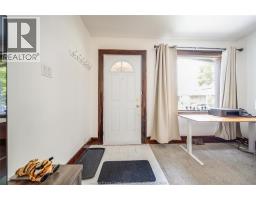 686 MCKAY AVENUE - 6
