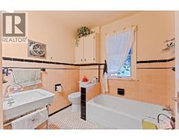 121 DIVISION STREET South - 16