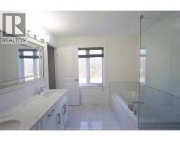 566 MAGUIRE STREET - 17