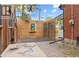 1086 VILLAIRE AVENUE - 33
