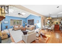 379 ELMGROVE DRIVE - 14