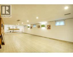 3567 HOWARD - 21