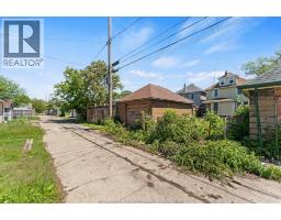 855 HALL AVENUE - 32