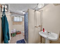 911 Victoria AVENUE - 27
