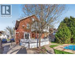 911 Victoria AVENUE - 32