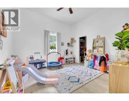 1674 CAILLE AVENUE - 24