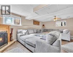 1812 VICKY CIRCLE - 18