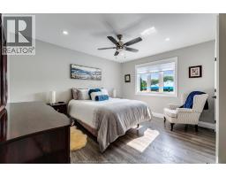 6 Augusta DRIVE - 25
