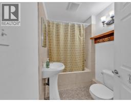 3748 WHITNEY - 19