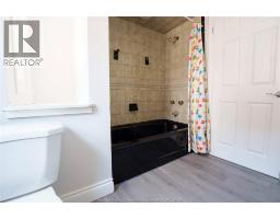 950 ELSMERE - 18