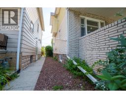 950 ELSMERE - 32