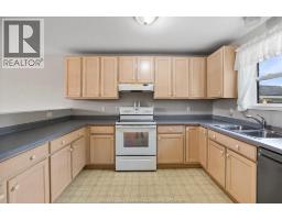 450 THORN RIDGE CRESCENT - 8