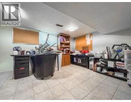 1037 HOWARD AVE - 17