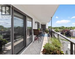 109 ROBSON UnitNo. 403 - 18