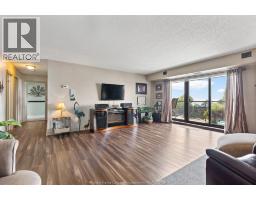 109 ROBSON UnitNo. 403 - 4