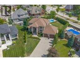 1060 WOODLAND CRESCENT - 1