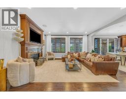 1060 WOODLAND CRESCENT - 12