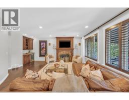 1060 WOODLAND CRESCENT - 13