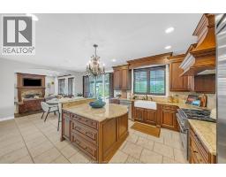1060 WOODLAND CRESCENT - 17