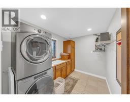 1060 WOODLAND CRESCENT - 22