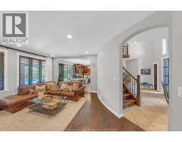 1060 WOODLAND CRESCENT - 23