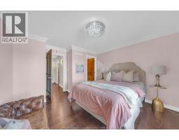 1060 WOODLAND CRESCENT - 24