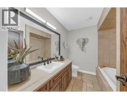 1060 WOODLAND CRESCENT - 26