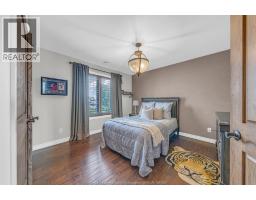 1060 WOODLAND CRESCENT - 27