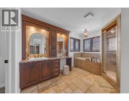1060 WOODLAND CRESCENT - 32