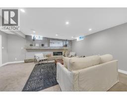 1060 WOODLAND CRESCENT - 34