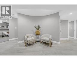 1060 WOODLAND CRESCENT - 39