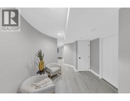 1060 WOODLAND CRESCENT - 40