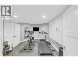 1060 WOODLAND CRESCENT - 41