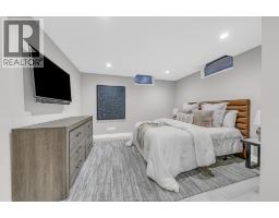 1060 WOODLAND CRESCENT - 45