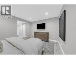 1060 WOODLAND CRESCENT - 46