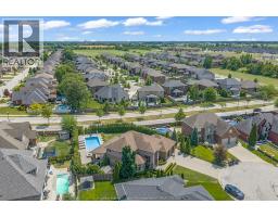 1060 WOODLAND CRESCENT - 47