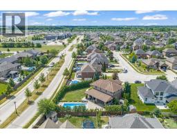 1060 WOODLAND CRESCENT - 48