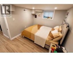 870 SHEPHERD STREET East - 14